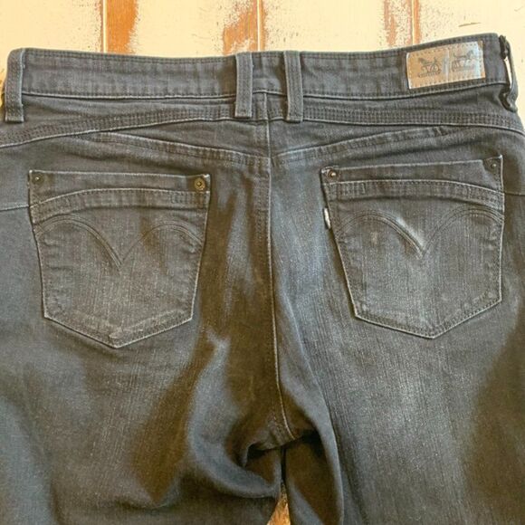 Levi's Skinney Leg Size 10. 30x32 - Picture 6 of 8
